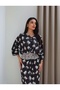 فستان بتصميم مزين بالزخارف عند الخصر وياقة مزدوجة الصدر - 4