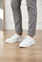 حذاء رياضي رجالي من الجلد الطبيعي بنعل سميك وبدون أربطة ومرن - 2