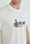تي شيرت مودال برقبة دائرية مطبوع عليه Think Different - 6