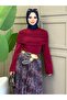 بلوزة ساندي ذات ياقة قاربية مزينة بالدرابيل