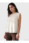 بلوزة دانتيل بياقة بيضاوية من NEVAVM