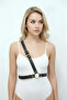 إكسسوار للجسم باللون الأسود مع حلقة معدنية مفصلة