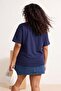 Lacivert Nakışlı Oversize/Geniş Kalıp Bisiklet Yaka Örme Büyük Beden T-Shirt TBBSS26BF00018 - 3