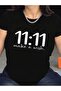 تي شيرت برقبة دائرية وأكمام قصيرة بنمط 11:11 - 2