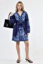 فستان قصير منقوش برقبة على شكل حرف V من MSN - 2