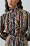 بدلة منقوشة بياقة عالية باللون الأسود - 6