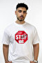 تي شيرت أبيض كبير الحجم مطبوع بتصميم Stop Graffiti