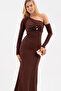 Elegant Long Dress with Single Shoulder Accessory Detail - 3
