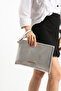 حقيبة كلاتش نسائية فضية اللون من الجلد الصناعي مع حزام للكاحل - 2