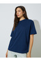 تي شيرت أزرق داكن برقبة دائرية وقصة واسعة - 4