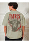 تي شيرت بيج للجنسين مطبوع عليه علامة برج الثور (Taurus) ذو ياقة دائرية كبيرة الحجم - 2