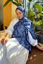 شال لارا ناعم بنقشة الزهور باللون الأزرق الليلي - 3