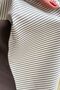 طقم بأكمام قصيرة مطرز بأحجار اللؤلؤ من الأمام - 7