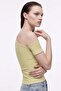 بلوزة محبوكة مرنة بياقة غير متماثلة - 2