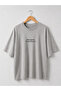 تي شيرت مطرز بتصميم Saturday Oversize للجنسين باللون الأنثراسيت