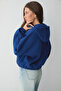 Valit Women's Oversize Cobalt Blue Sweatshirt with Double Pockets on the Skirt and Elastic Cuffs and Zipper - 5
