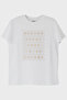 خلف كل رمز يكمن تي شيرت أبيض مطبوع عليه شكل الألغاز