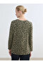 بلوزة LCW Grace Khaki ذات ياقة دائرية - 5