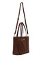 حقيبة كتف نسائية بنية اللون من القش بنمط مميز وحزام طويل 26SBD2854M7 - 6