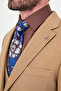 بدلة رجالية بقصة ضيقة وياقة مسطحة لون جملي - 45461.26Y - 2