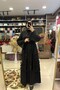 عباءة مزينة بزخارف الورود والترتر - 2