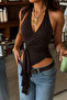 بلوزة قصيرة مرنة بتفاصيل مشبكية على شكل هالتر