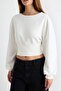 Ekru Kalın Şardonsuz Bele Oturan Bisiklet Yaka Regular Kalıp Crop Boy Örme Sweatshirt TWOAW27SW00047 - 3