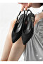Do, Short-Heeled Shoes with Back Buckle and Low Heel.