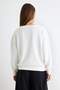 Ekru Kalın V Yaka Dantel Detaylı Düşük Kol Oversize/Geniş Kesim Örme Sweatshirt TWOAW27SW00038 - 4