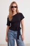 Siyah Çizgili Asimetrik Yaka Bağlama Detaylı Pamuklu Esnek Örme T-Shirt TWOAW27TS00008 - 3
