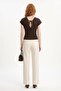 Elegant blouse with ruched detail and v-neck - 3
