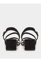 صندل بكعب عريض وأشرطة متقاطعة باللون الأسود - 4