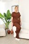 طقم قطني بني مقاس كبير مع إكسسوارات حزام ذهبي - 4