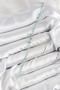 سوار نسائي من النحاس والزركون الأزرق مطرز باللون الفضي - 2