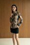 قميص MY FASHION من الساتان المنسوج بنقشة الثعبان - 5