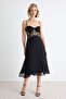 Siyah Transparan Detaylı A-Kesim/Çan Form Midi Örme Dantel Elbise TPRAW27EL00003