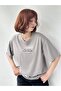 تي شيرت مطرز بتصميم Saturday Oversize للجنسين باللون الأنثراسيت - 2