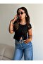DÜĞMELİ CROP BLUZ