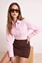 Trendyolmilla Wardrobe Essentials – Pembe Cep Detaylı Vücuda Oturan Dokuma Gömlek | TWOSS26GO00019