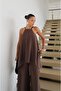 جمبسوت بتفاصيل شال وحزام من الجلد البني - 4