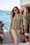 بلوزة مريحة ذات قصة مرنة على شكل حرف V BLOUSE 5865039