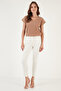بلوزة مريحة ذات قصة مرنة على شكل حرف V BLOUSE 5865039 - 4