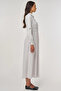 فستان طويل بخياطة بونتو باللون الرمادي الفاتح - 5