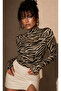 Women's Ecru-Black Half Fisherman Zebra Pattern Finger Interlocking Blouse Be493