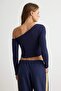 Indigo Fitted/Vücuda Oturan Asimetrik Yaka Omzu Açık Fitilli Esnek Örme Bluz TWOAW23BZ00088 - 4