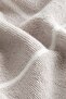 Grid-patterned bath towel - 4