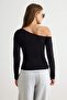 Siyah Tek Omuz Pamuklu Esnek Fitted/Vücuda Oturan Crop Örme Bluz TWOAW24BZ00099 - 4