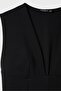 Short V-neck dress - 8