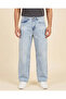Men Light Wash Skater Fit Jeans With Knee Darts
