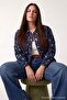 Koyu Mavi Çiçek Baskılı Büyük Beden Denim Ceket TBBAW27AG00044 - 3